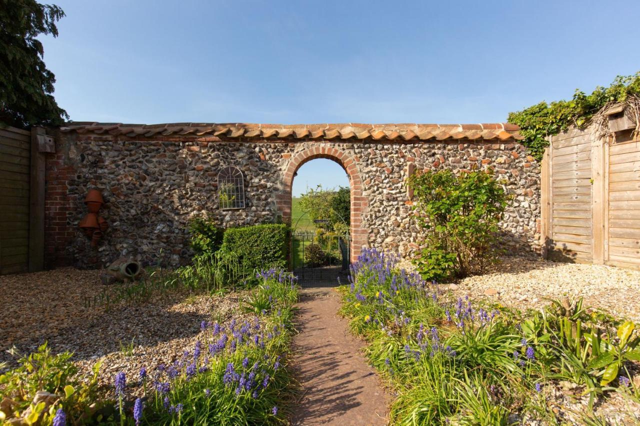 Flint Cottage Stiffkey Exterior photo