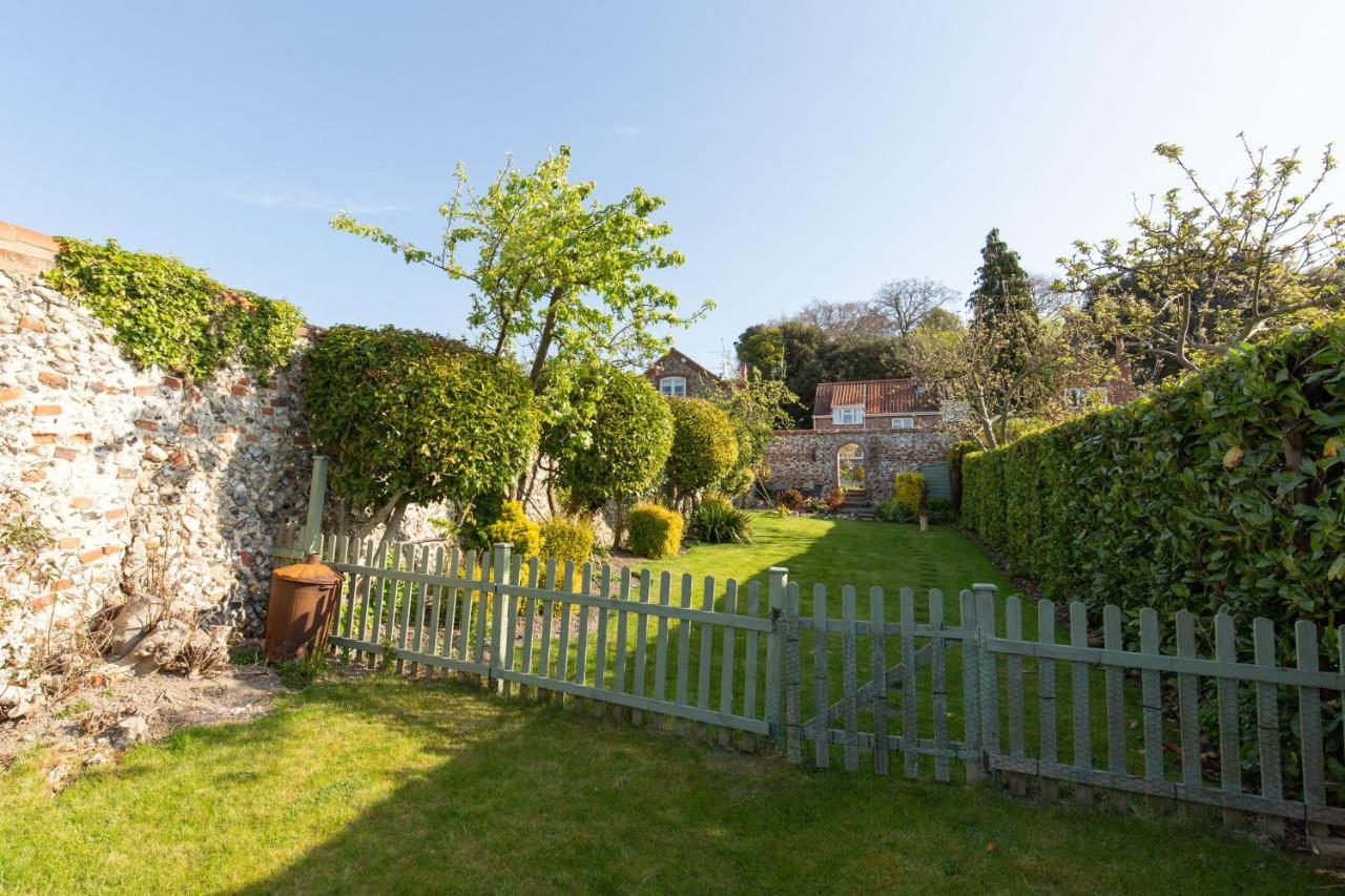 Flint Cottage Stiffkey Exterior photo